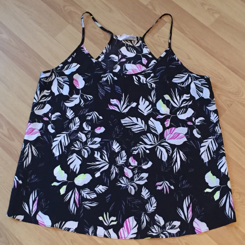 ⭐️Olive + Oak Lightweight Cami Tank B/W Floral